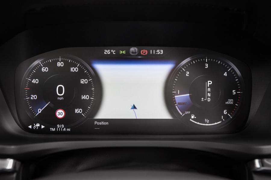 Панель приборов Volvo V60 D4 Inscription 2018 года  (UK) (фото 4 из 34)
